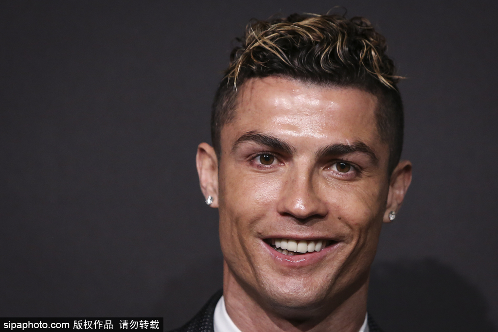 4-0横扫！意甲榜首易主，国米挤掉米兰，法布雷加斯惨败（4-0完胜！意甲头名易位，国米力压米兰，法布雷加斯吞惨败）