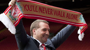 皇马对塞维利亚裁判确定，上赛季未罚下飞铲姆巴佩球员惹争议（皇马战塞维利亚主裁确定：曾因上季未将飞铲姆巴佩者罚下而引争议）