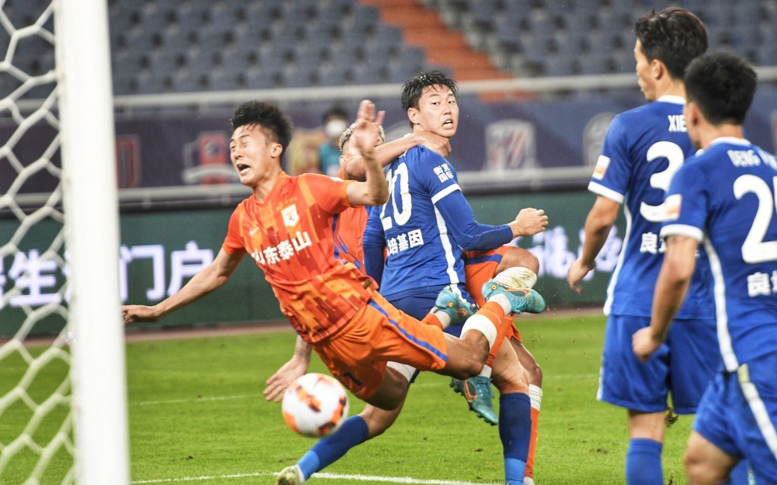 外线手感糟糕！鲍尔&米勒三分合计17投3中（外线低迷！鲍尔、米勒三分合计17投仅3中）