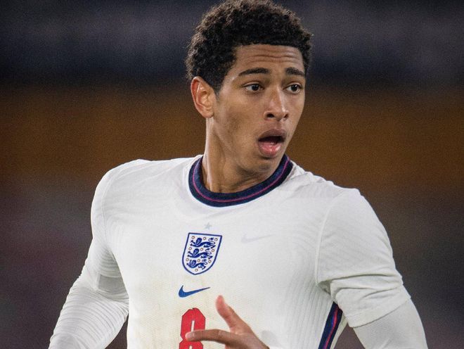 西甲战报：费尔南德斯点射制胜，十人西班牙人1-0十人巴列卡诺（西甲：费尔南德斯点球建功，10人西班牙人1-0险胜10人巴列卡诺）