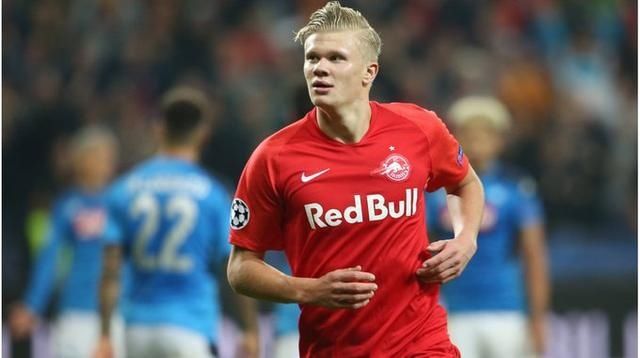 成都蓉城教练组现场观战中韩战，徐正源、金亨镒在场（成都蓉城教练组到场观战中韩大战，徐正源与金亨镒现身）