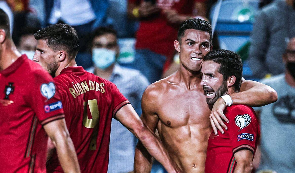 莱万西甲生涯进74球，同期单一联赛进球数仅次于哈兰德和凯恩（莱万西甲生涯斩获74球，同期单联赛进球仅逊哈兰德、凯恩）