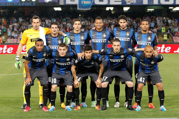 阿森纳客场2-1战胜阿斯顿维拉，维拉绝杀，阿森纳争冠形势艰难。