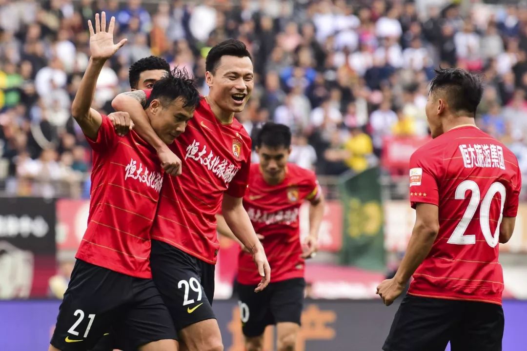 3-0！14亿豪门终结3连平紧追领头羊 神锋两记世界波15轮狂轰16球（3-0！总身价14亿豪门止住三连平逼近榜首，神锋两脚世界波15轮已轰16球）
