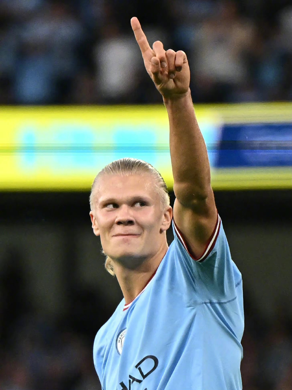 琼斯：奎因能看到很多中锋看不到的机会，让所有人参与进攻（琼斯：奎因能捕捉多数中锋难见的机会，激活全员进攻）